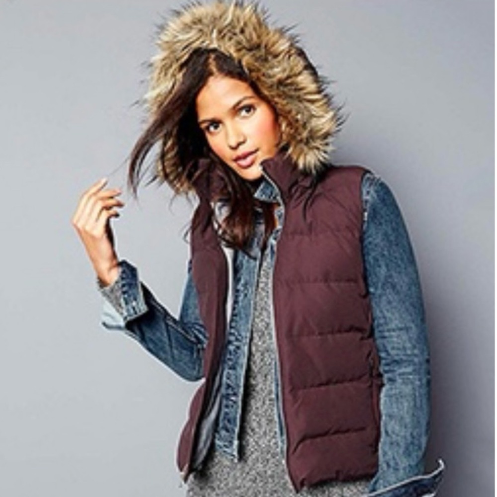 Gap down-filled brown puffer vest with detachable hood, women's size M